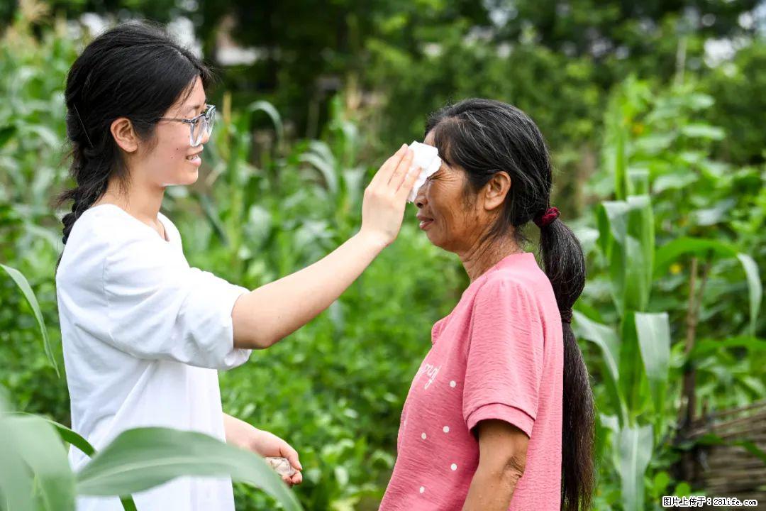 全网追的“扁担女孩”，找了一份暑假工，时薪12元 - 鹤壁生活资讯 - 鹤壁28生活网 hb.28life.com
